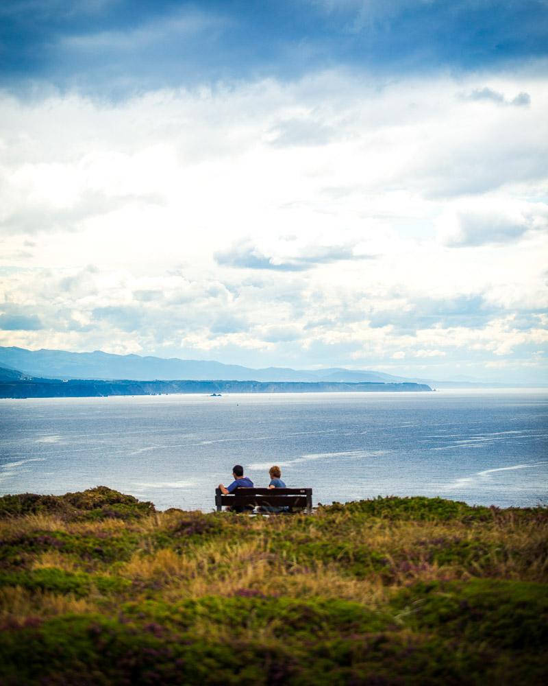 couple on a bench in cabo vidio