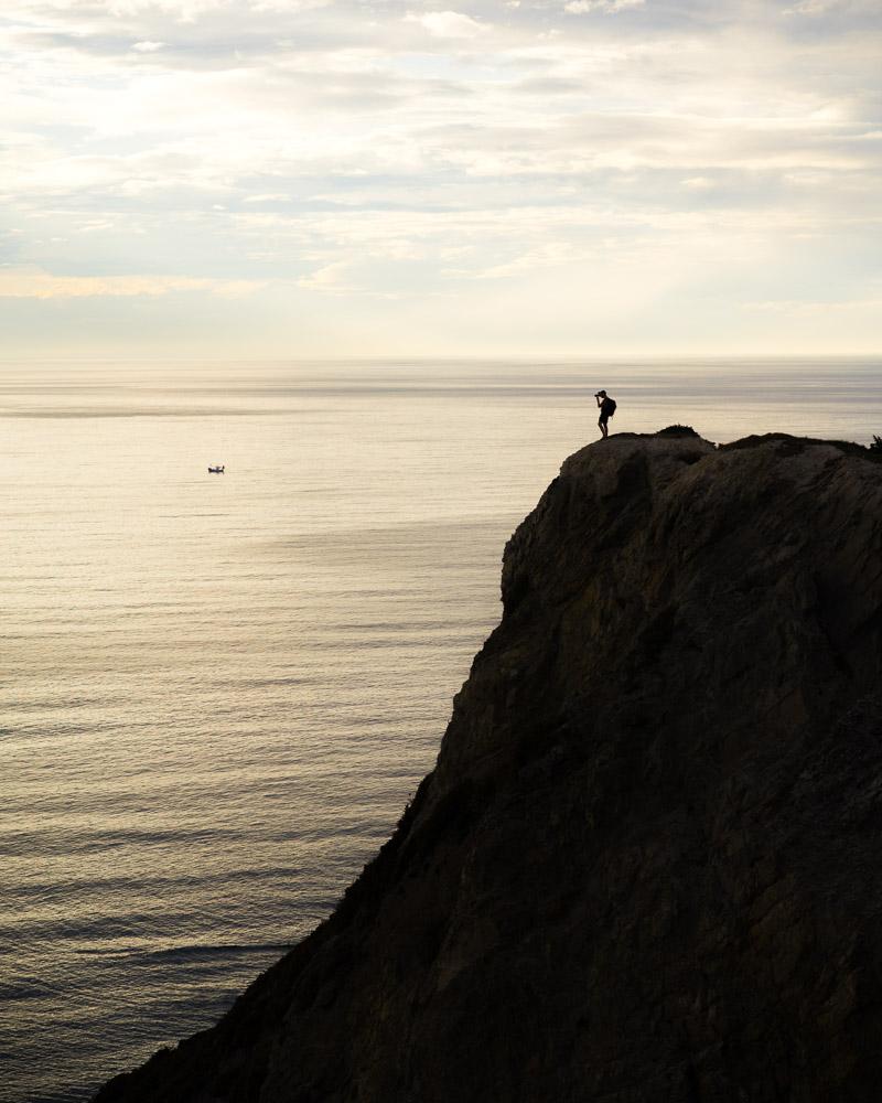 kevmrc taking photo on the cliff