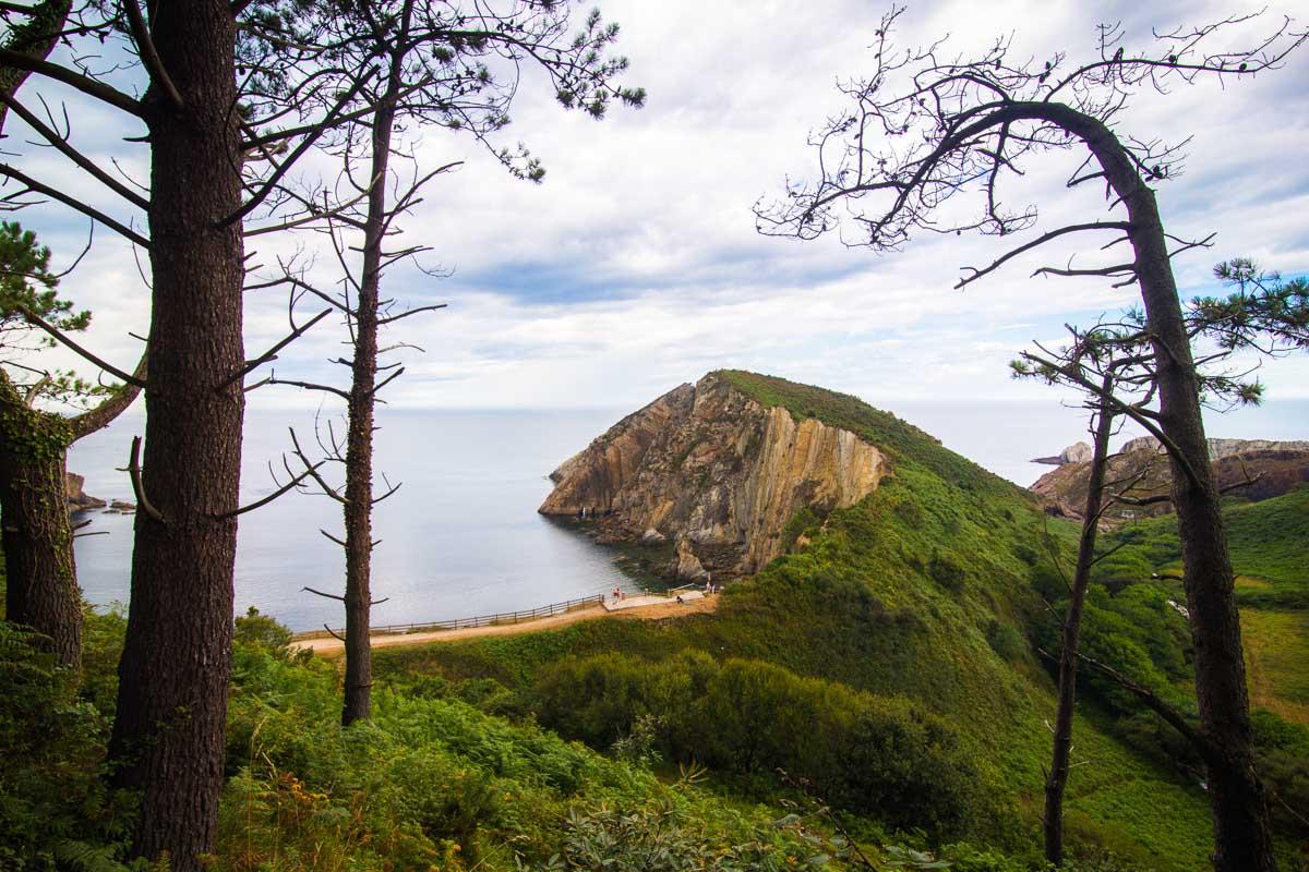 getting closer to playa del silencio viewpoint