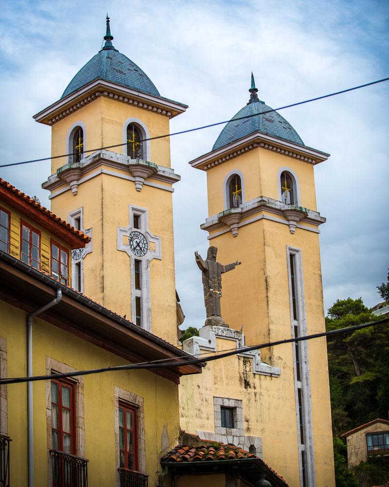 zoom in on the twin towers of santa maria magdalena church