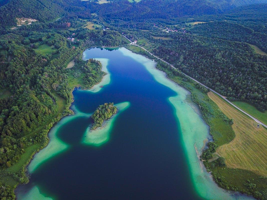 the lac de la motte lac d'ilay from the sky