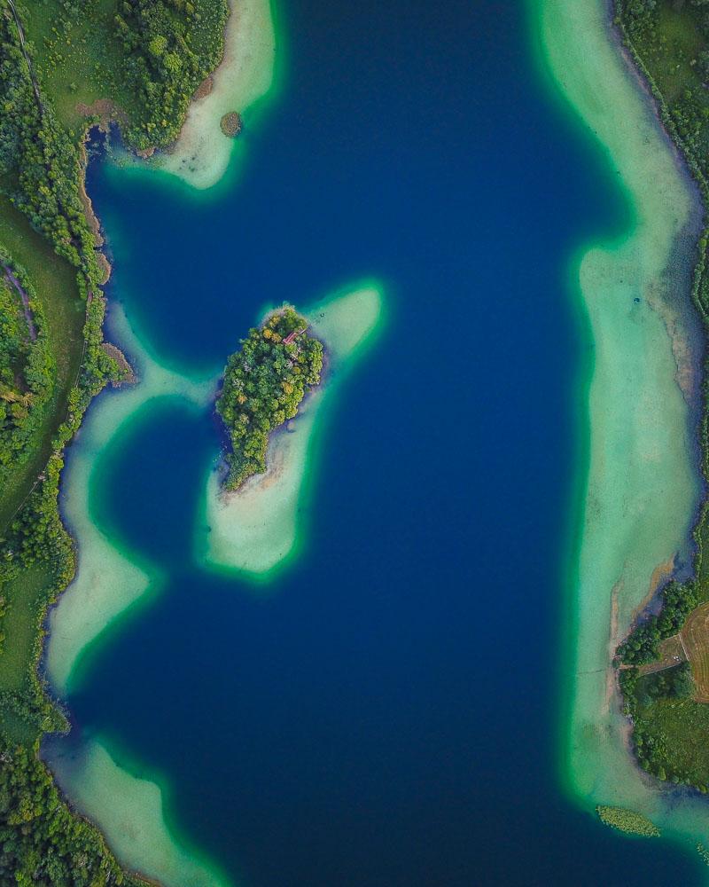 view straight above the lac de la motte jura