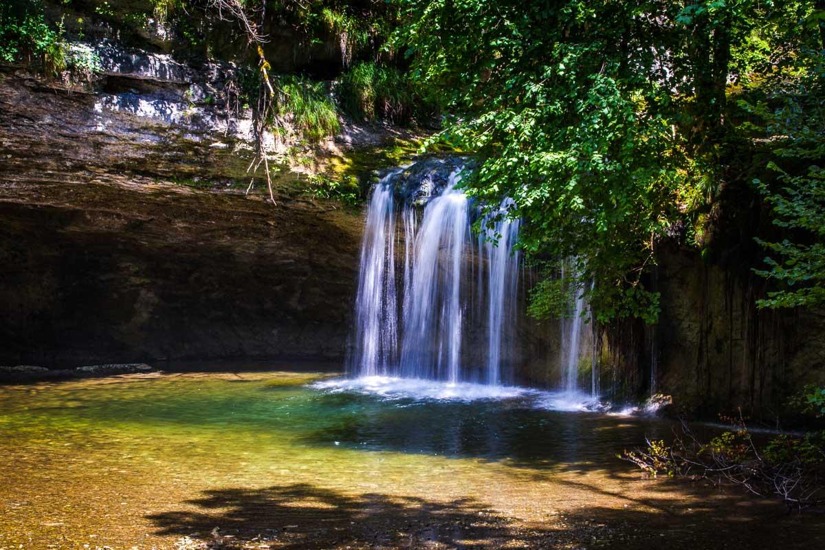 cascade le gour bleu from the side