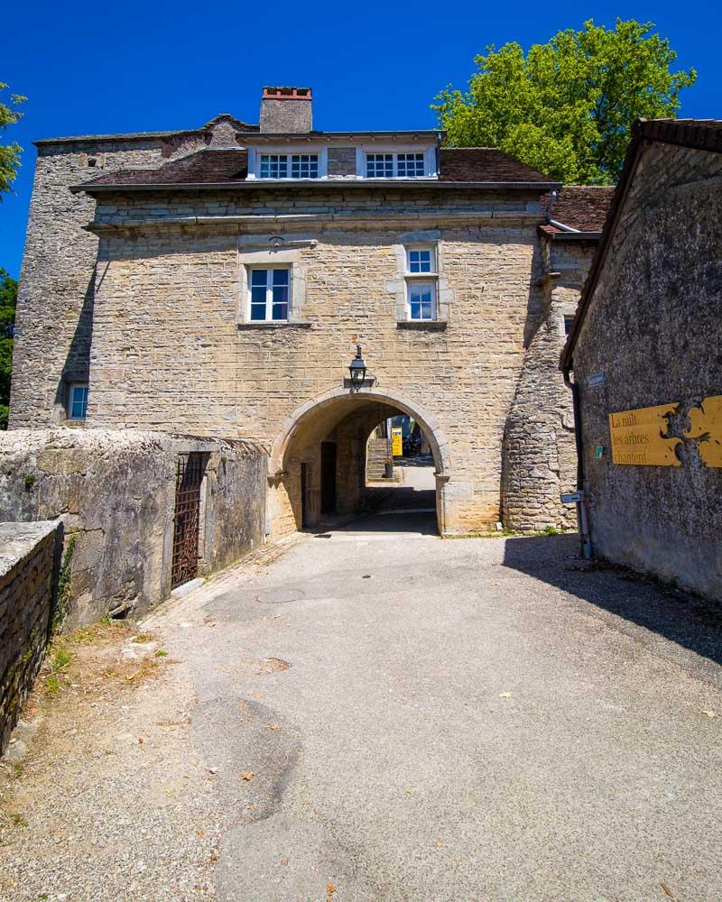 passage vouté in chateau chalon