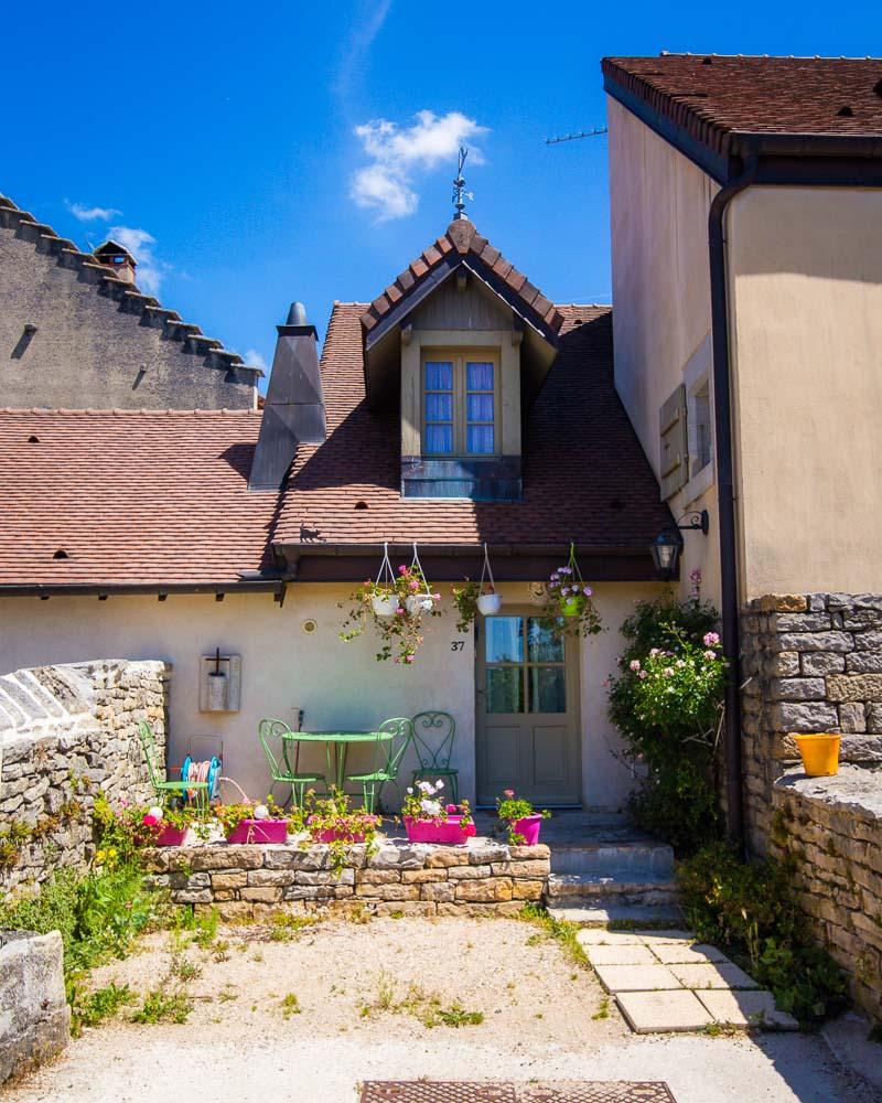 cute house in chateau chalon