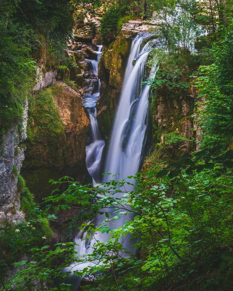 zoom on the main cascade de la langouette waterfall