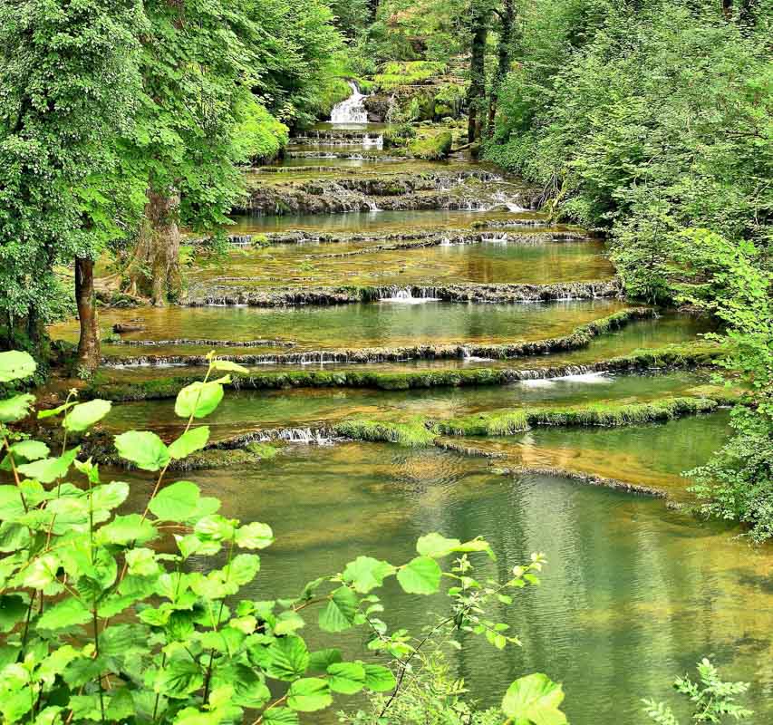 le dard river in baume les messieurs jura