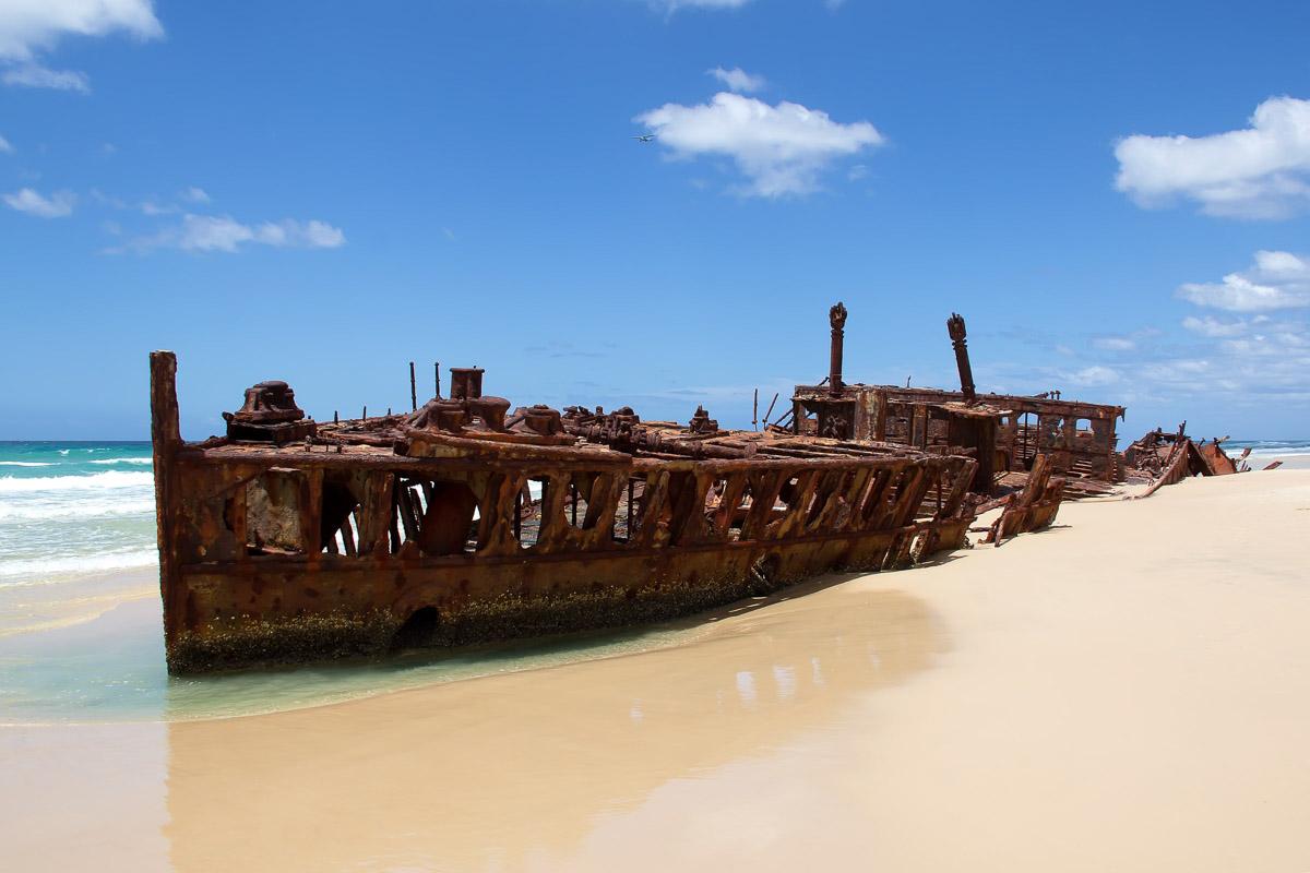 maheno in fraser island australia