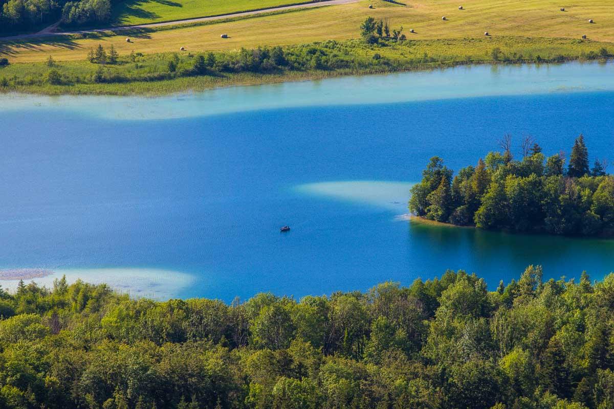 zoom on lac d'ilay from pic de l'aigle