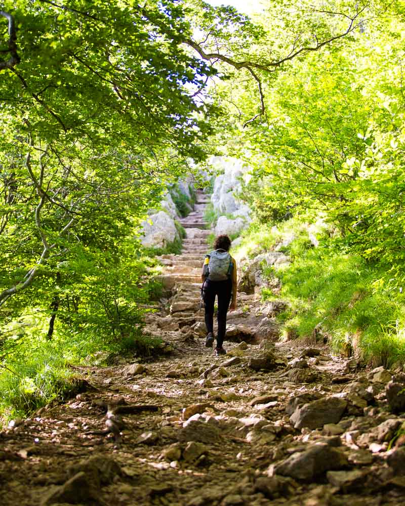 nesrine climbing to pic de l'aigle