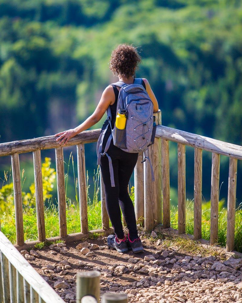 zoom on nesrine enjoying the view in pic de l'aigle