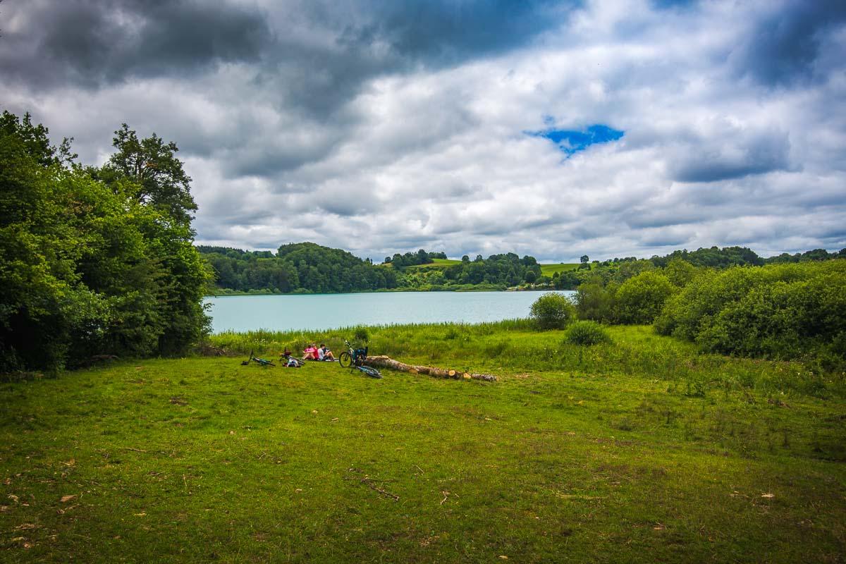 family in front of the lac de narlay