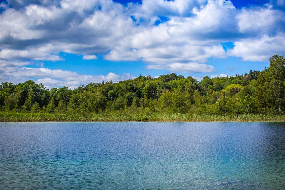 colors of the lac de maclu