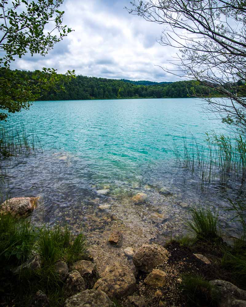 turquoise water in lac de narlay
