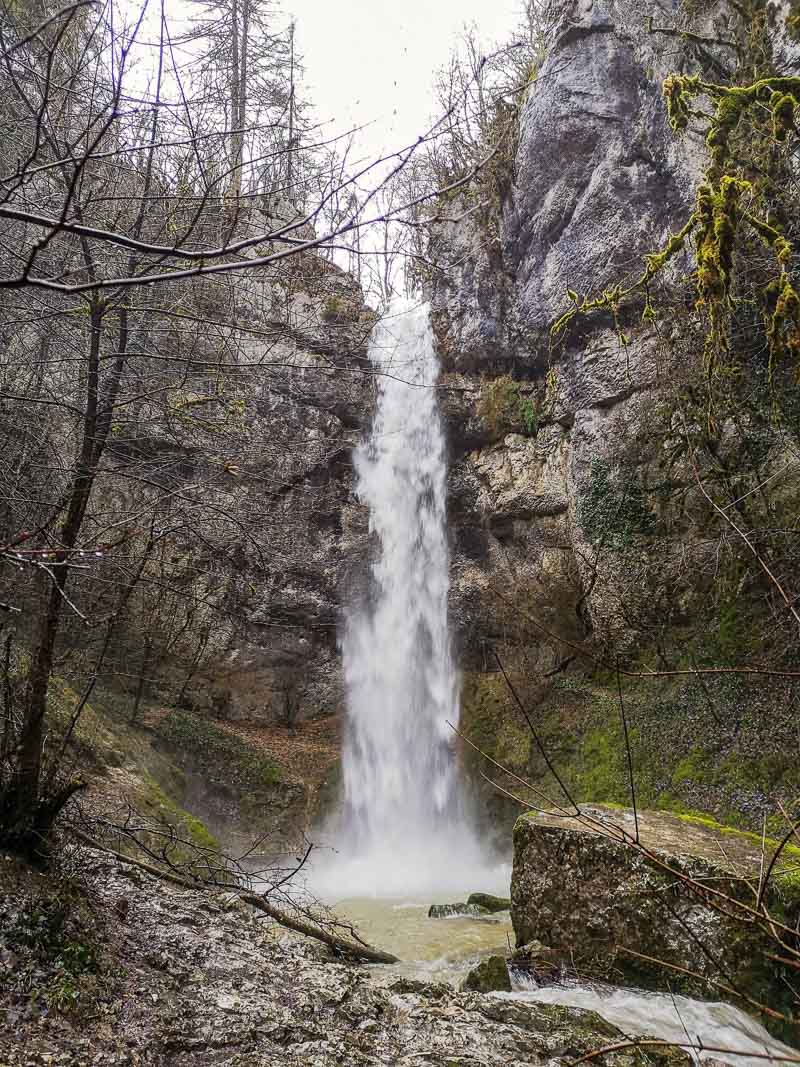 cascade de la quinquenouille jura