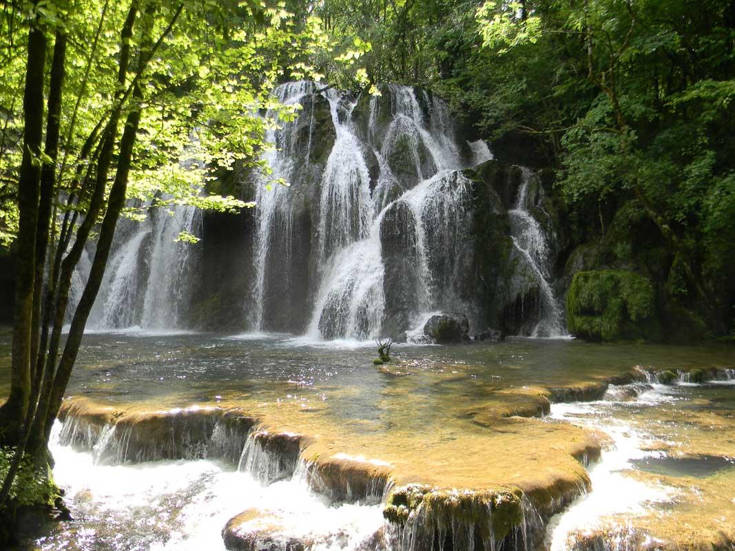 cascades de tufs jura france