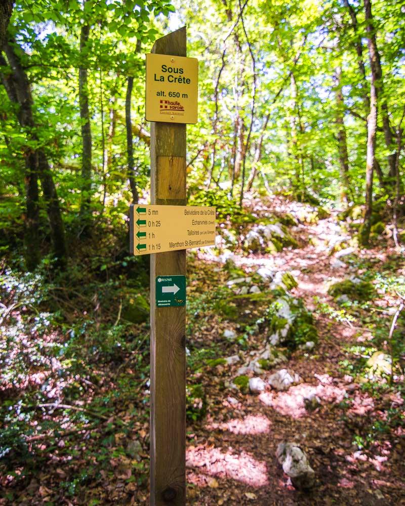 sous la crete hike sign