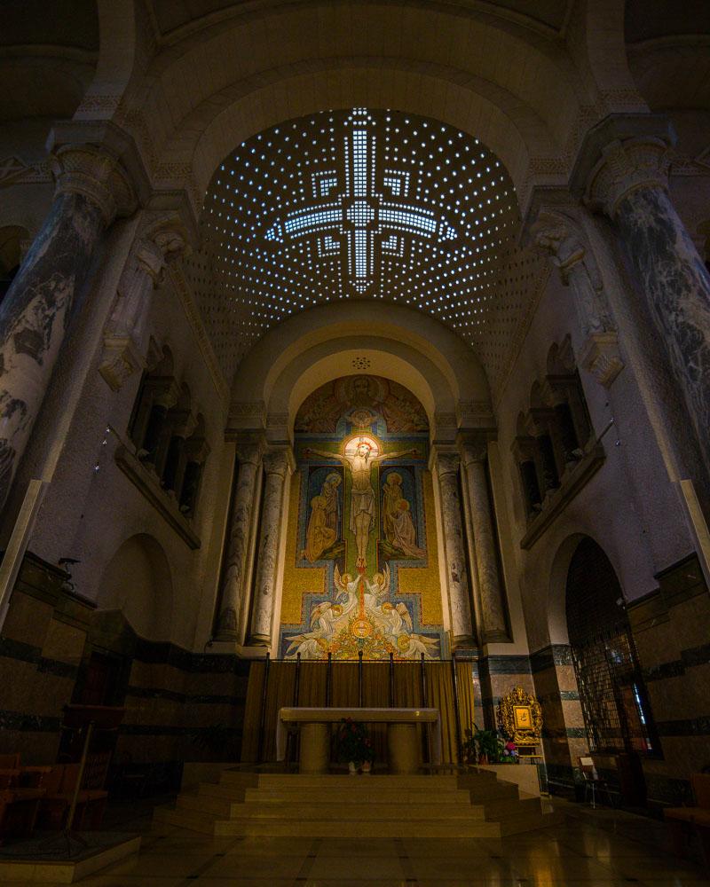 the altar inside the basilique de la visitation