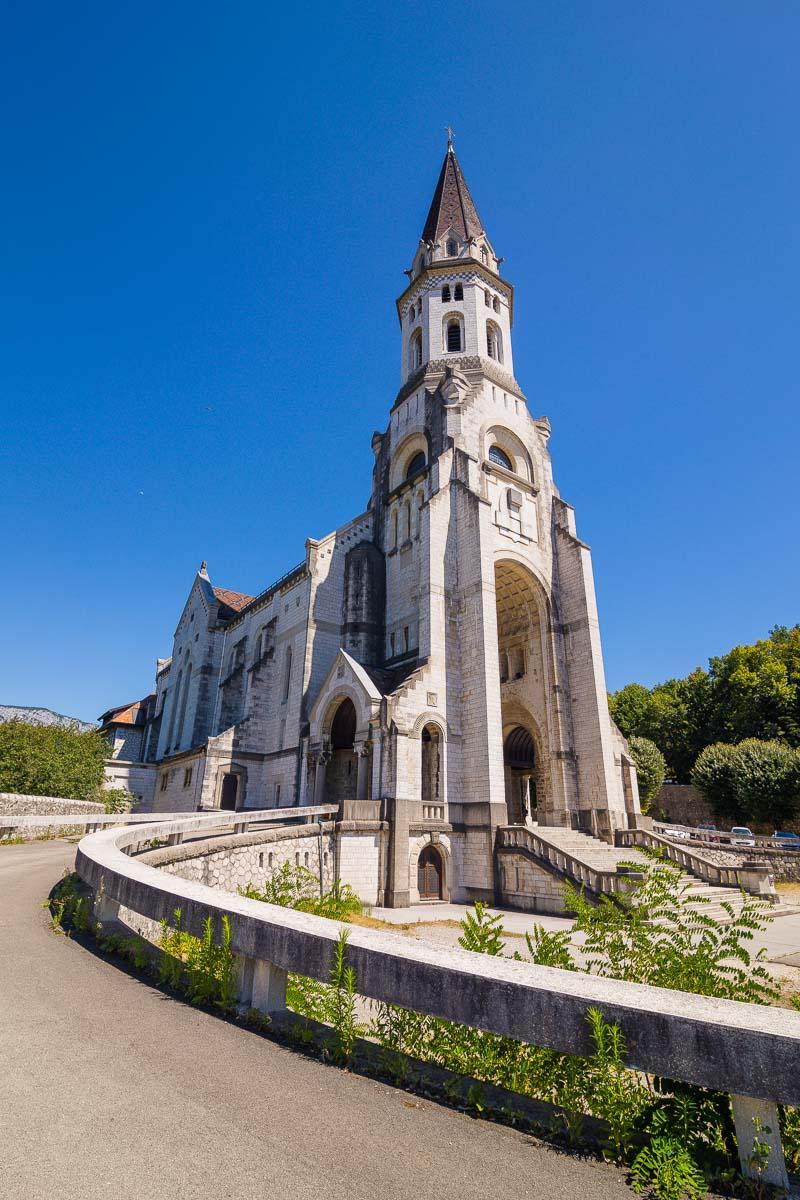 the basilique de la visitation side view from outside