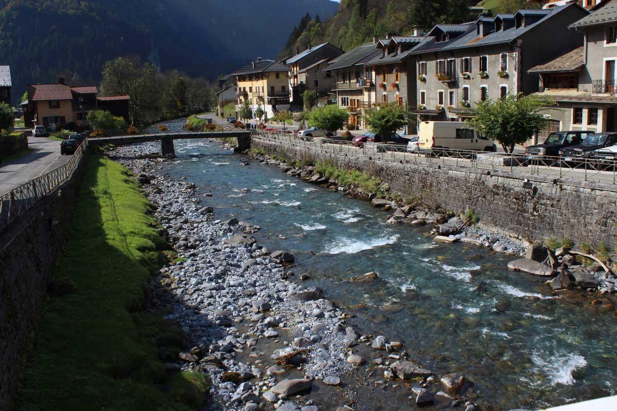 giffre river in sixt fer a cheval