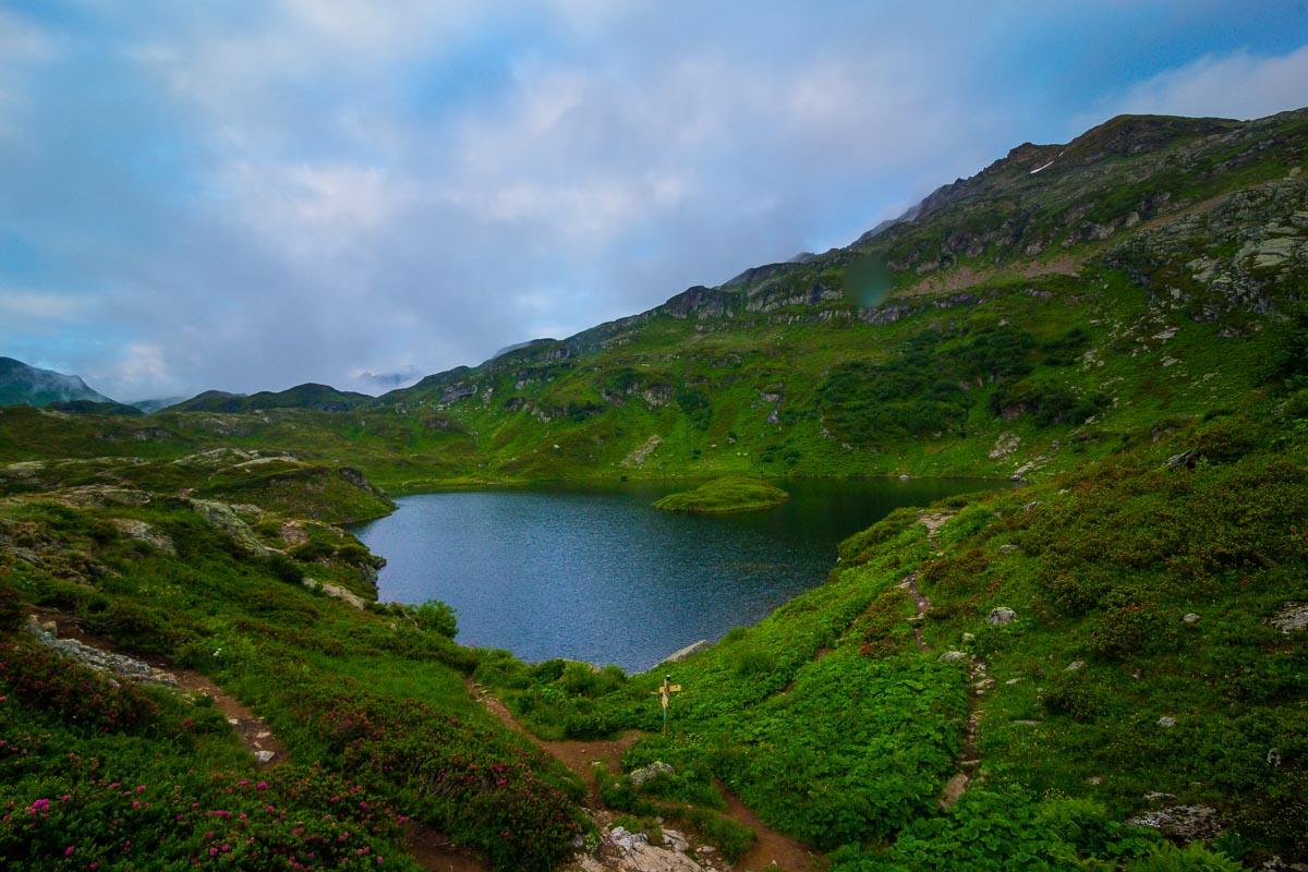 lac de pormenaz and sign