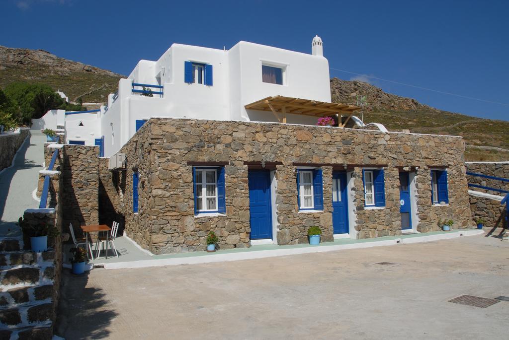 adonis room is a in the top cheap hostels in mykonos