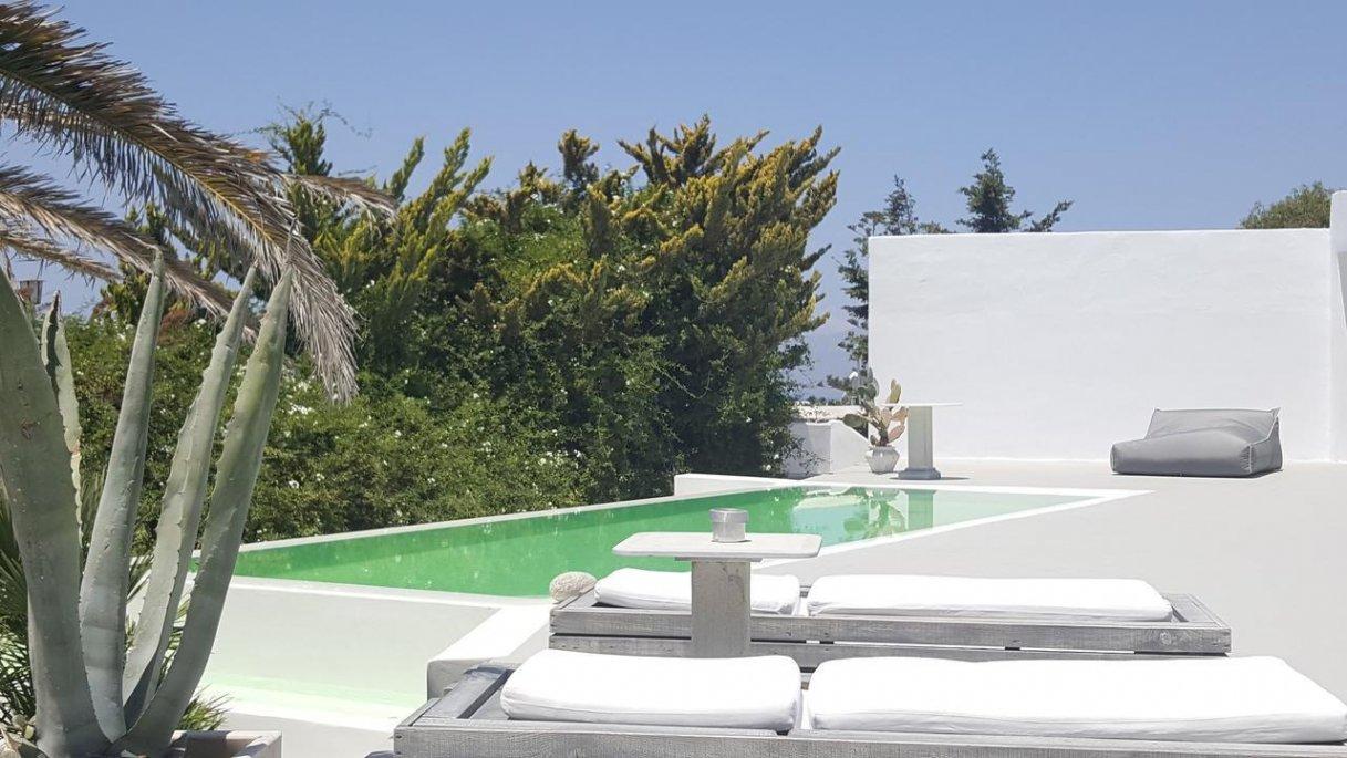 geranium residence is one of the best gay hotels in mykonos greece
