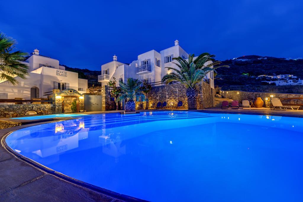 makis place is a cheap accommodation mykonos has to offer