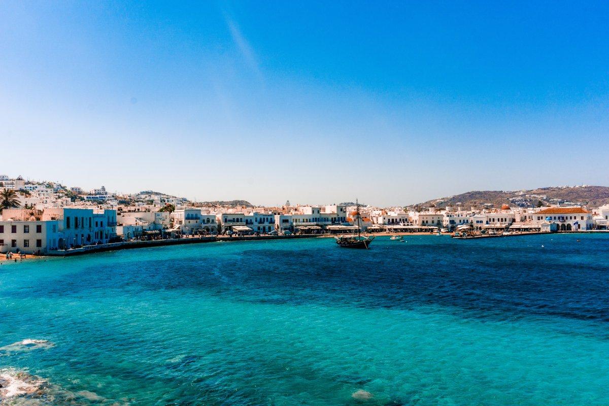 [Reviews + Guide] The Best Gay Hotels in Mykonos in 2025