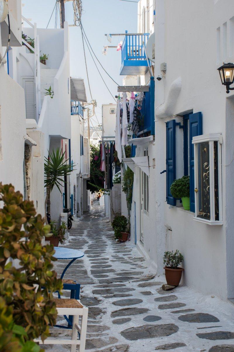 what is the best area to stay in mykonos greece
