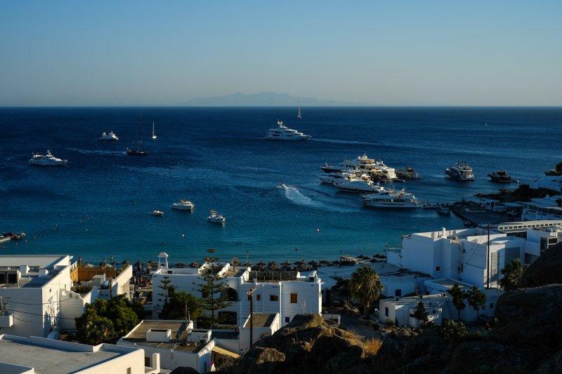 find the best party hostel mykonos