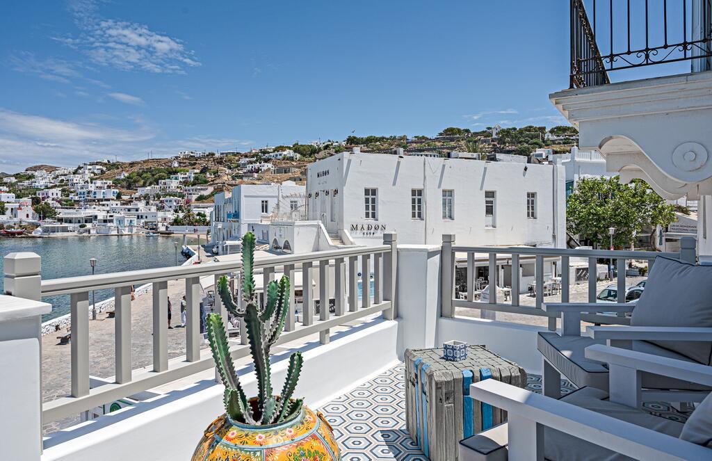 pnoe is in the list of the best luxury mykonos villas