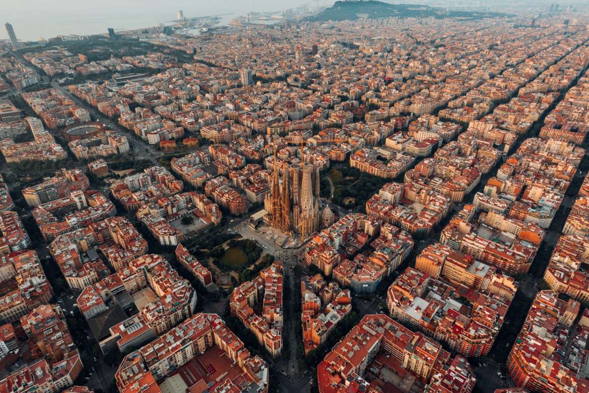 25 Famous Landmarks in Barcelona, Spain (100% worth a visit)