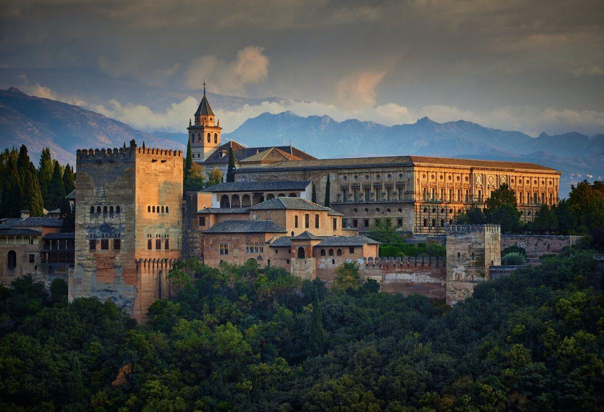 alhambra is a famous spain landmarks