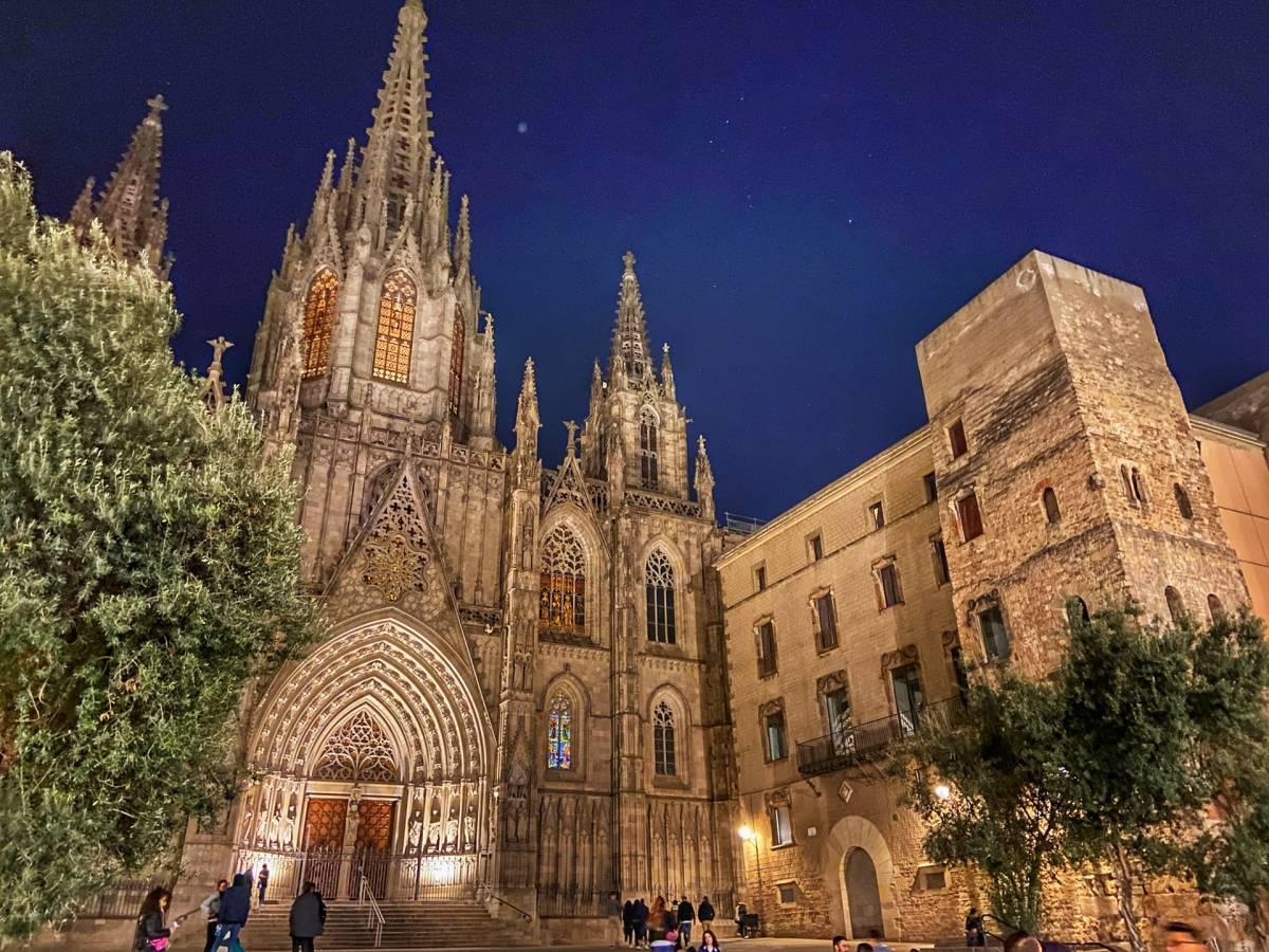 catedral de barcelona is in the famous buildings barcelona has to offer