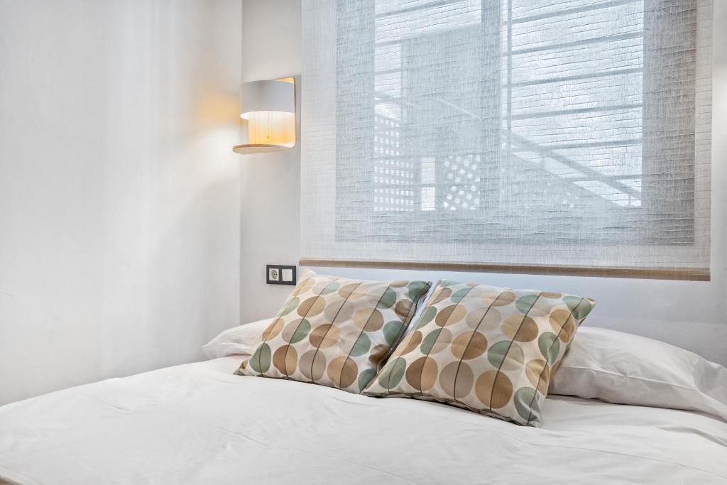 cervantes 2 rooms pool and free parking