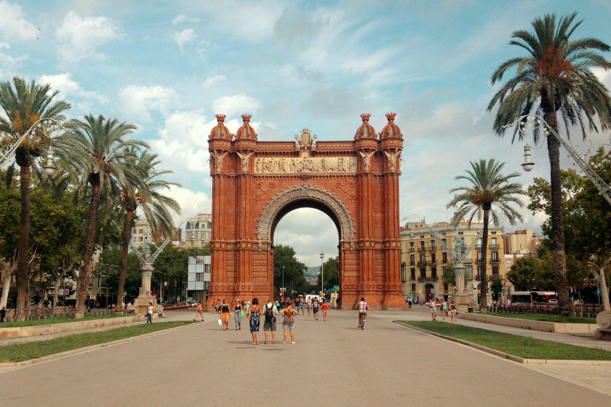 ciutadella park is in the famous monuments in barcelona