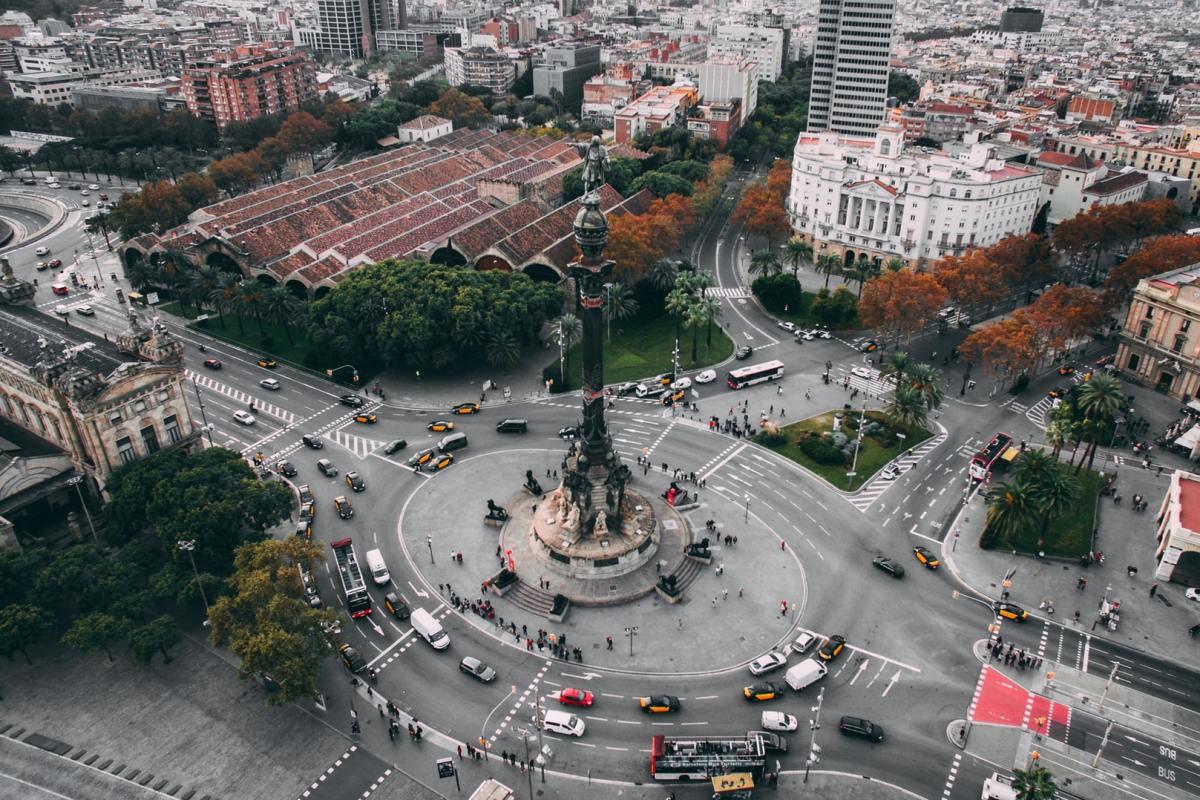 colombus monument is among the famous barcelona buildings