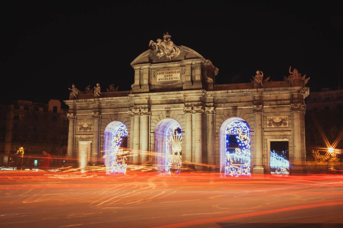 puerta de alcala is a famous landmark in madrid