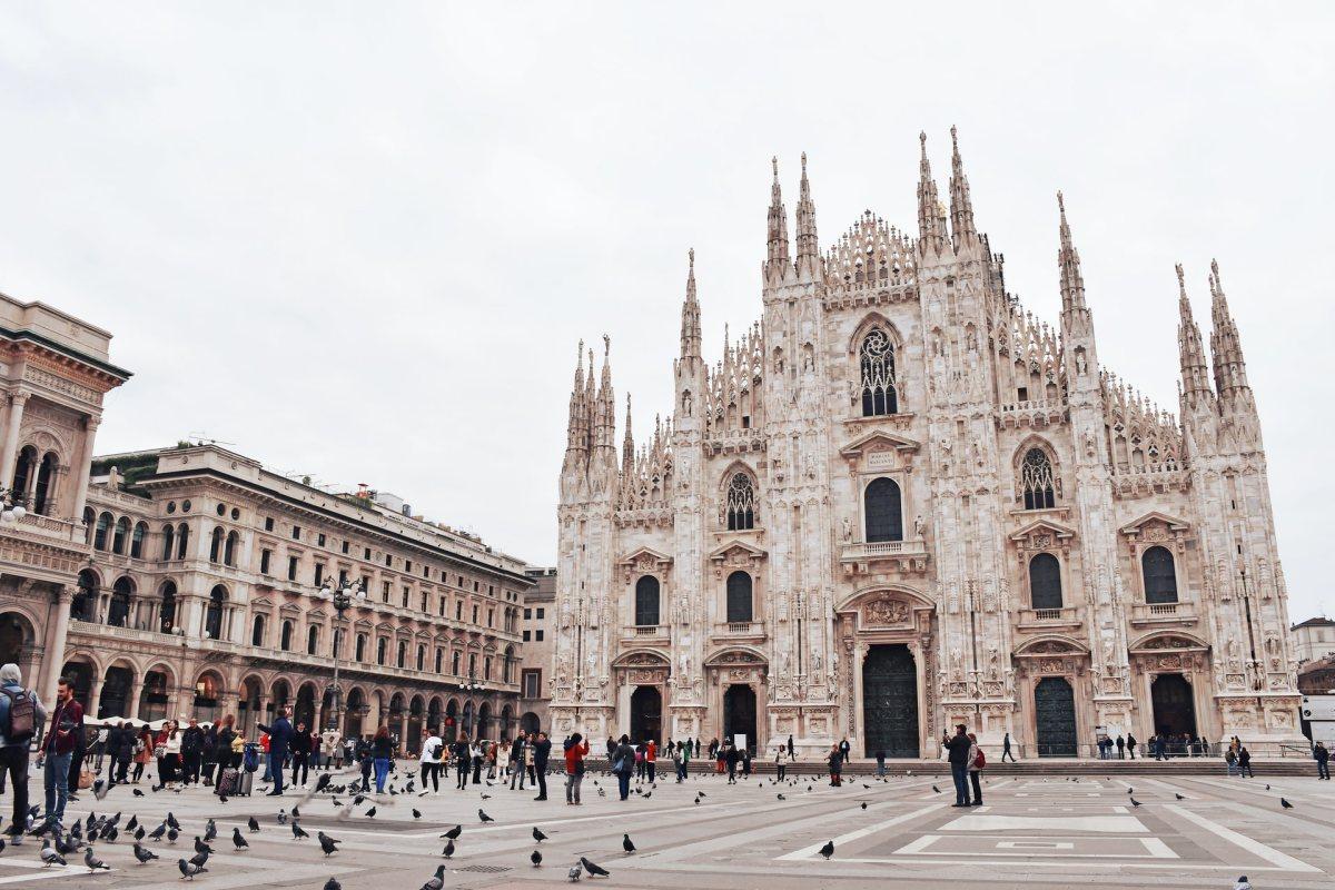 duomo di milano is in the italy famous landmarks