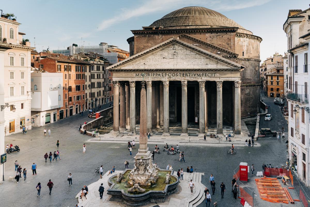 pantheon is in the rome famous buildings
