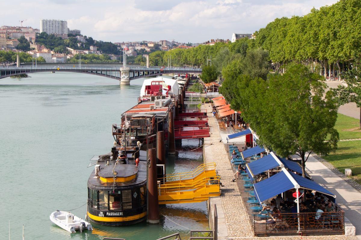 rhone river barges called peniches in french