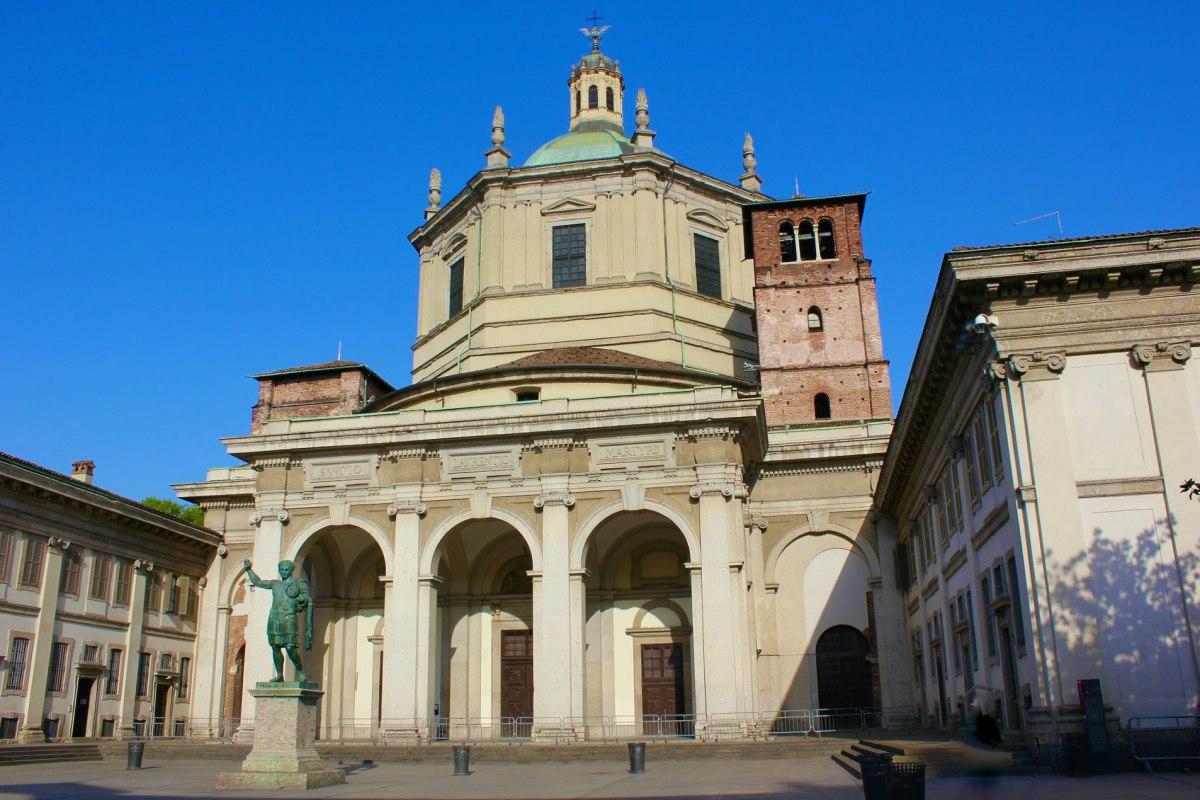 san lorenzo is in the famous milan monuments