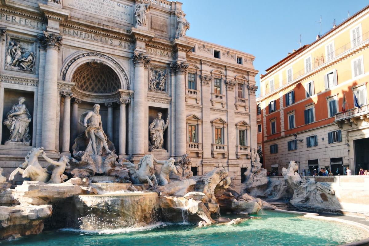 trevi fountain is in the best historical landmarks in rome