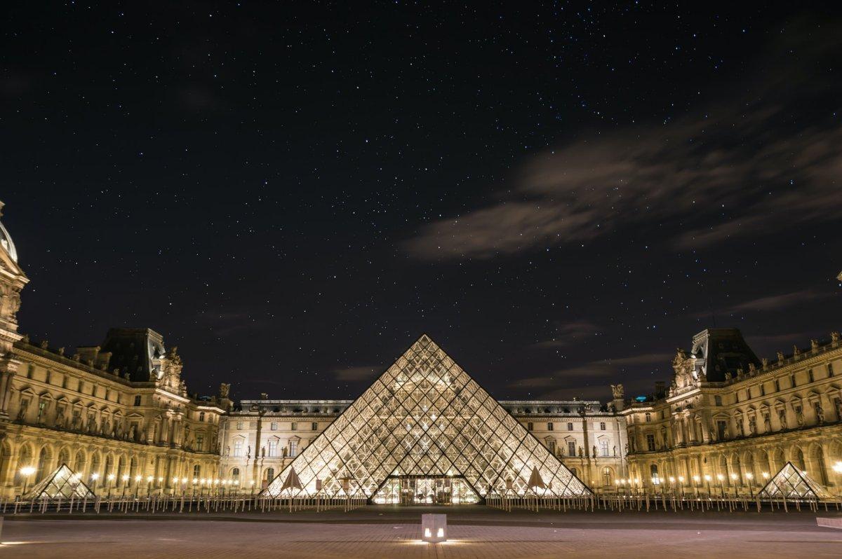 21 - facts on paris for kids about the louvre