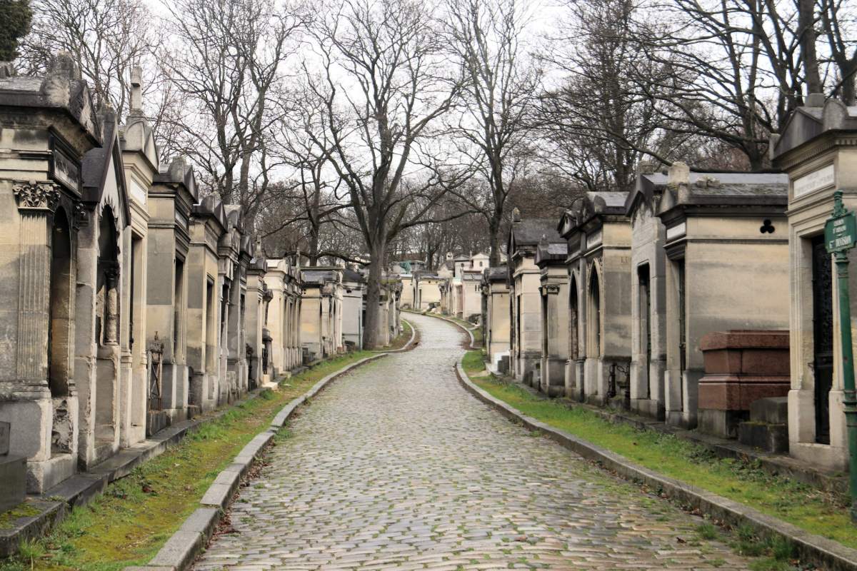pere lachaise cemetery is a famous paris landmark