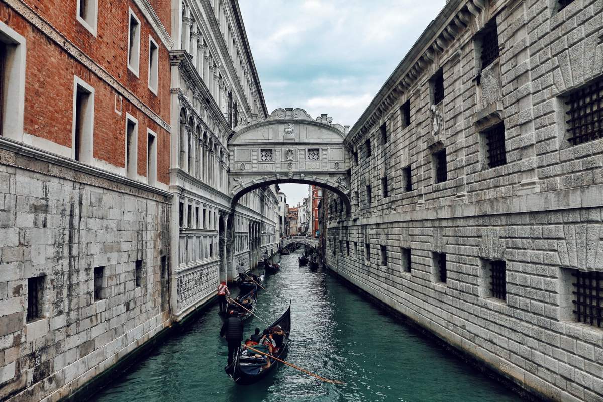 bridge of sighs is one of the famous landmarks in venice italy