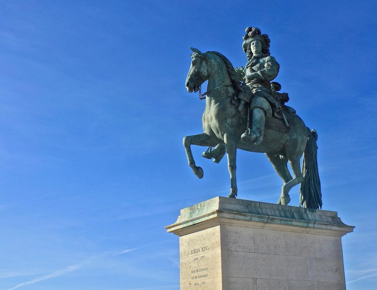 king louis statue