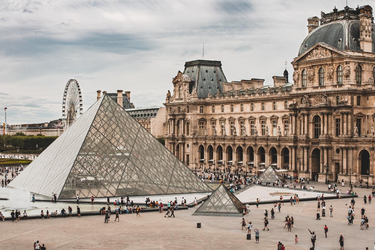louvre museum is in the list of french monuments