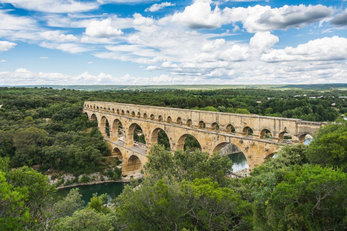 pont du gard is in the important monuments in france